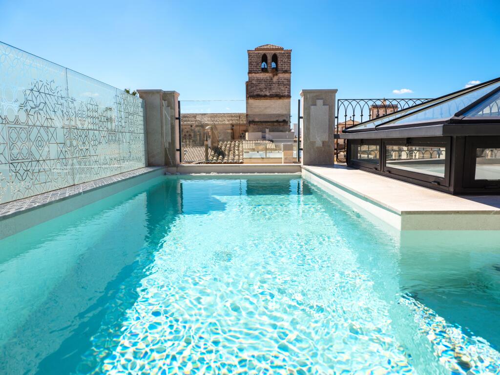 Hotel Glòria de Sant Jaume - Luxury hotel with full-service spa, connected to a shopping center, near Cathedral of Santa Maria of Palma Hotel Glòria de Sant Jaume – Luxury hotel in Palma de Mallorca, Spain