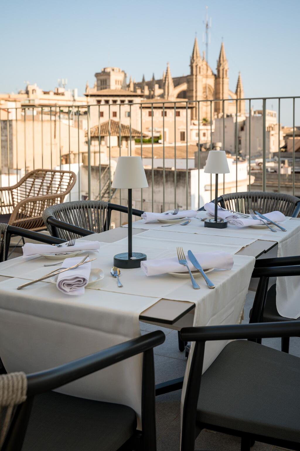 Nivia Born Boutique Hotel - City-center hotel, steps from Passeig del Born Nivia Born Boutique Hotel – Luxury hotel in Palma de Mallorca, Spain