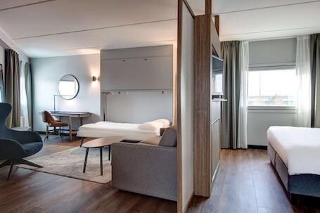 Radisson Blu Airport Hotel, Oslo Gardermoen - Eco-certified Ullensaker hotel with 2 restaurants, connected to the airport Radisson Blu Airport Hotel, Oslo Gardermoen – Luxury hotel in Ullensaker, Norway