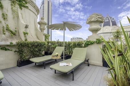 Casagrand Luxury Suites Barcelona - Luxury aparthotel with outdoor pool, near Passeig de Gràcia Casagrand Luxury Suites Barcelona – Luxury hotel in Barcelona, Spain