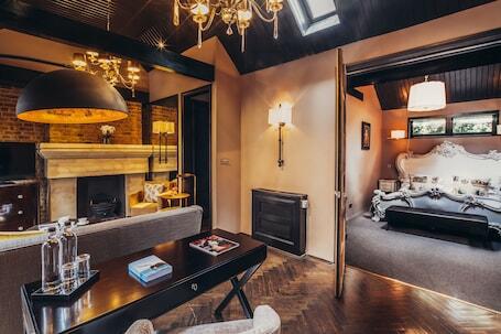 11 Cadogan Gardens and The Apartments by Iconic Luxury Hotels - Luxury hotel with restaurant, near Saatchi Gallery 11 Cadogan Gardens and The Apartments by Iconic Luxury Hotels – Luxury hotel in London, United Kingdom