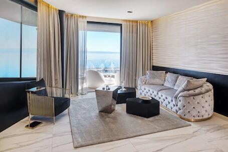 Image of Posh Residence Luxury Suites