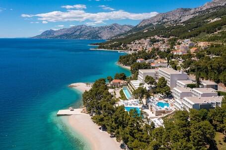 Bluesun Hotel Berulia - Luxury beachfront hotel with pool bar, near Brela Beach Bluesun Hotel Berulia – Luxury hotel in Brela, Croatia