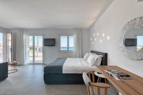 Elia Mykonos Resort - Luxury beachfront hotel with spa, near Elia Beach Elia Mykonos Resort – Luxury hotel in Mykonos, Greece