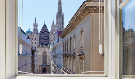 The Leo Grand - Luxury hotel with restaurant, near Vienna State Opera  The Leo Grand – Luxury hotel in Vienna, Austria
