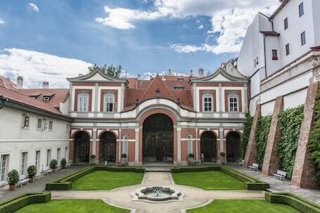 Golden Well Hotel - Luxury hotel with restaurant, near Prague Castle Golden Well Hotel – Luxury hotel in Prague, Czechia