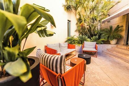 Hotel Real Palacio - Luxury hotel with restaurant, connected to a shopping center, near Gulbenkian Museum
 Hotel Real Palacio – Luxury hotel in Lisbon, Portugal