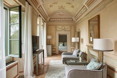 COMO Castello Del Nero luxury hotel in Barberino Tavarnelle