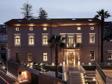 Domus Blanc Boutique Hotel, Member of Domus Elegance Collection - Luxury hotel with outdoor pool, near Chania Central Market Domus Blanc Boutique Hotel, Member of Domus Elegance Collection – Luxury hotel in Chania, Greece