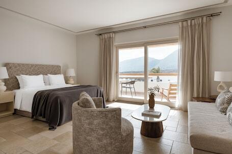 Amaria Beach Resort - Luxury beachfront hotel with restaurant, near Kamari Beach Amaria Beach Resort – Luxury hotel in Santorini, Greece