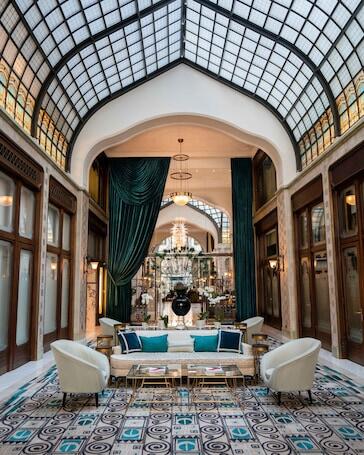 Four Seasons Gresham Palace – Luxury hotel in Budapest, Hungary