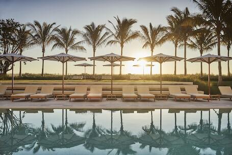 Four Seasons Hotel at The Surf Club - Luxury beachfront hotel with spa, near Bal Harbour Shops Four Seasons Hotel at The Surf Club – Luxury hotel in Surfside, United States