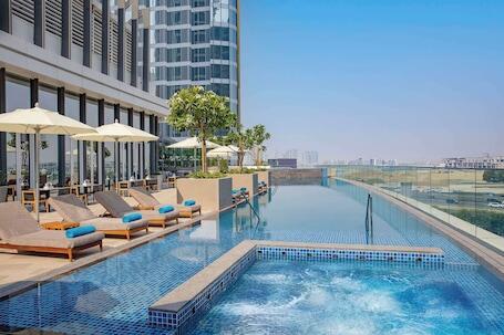 Embassy Suites By Hilton Dubai Business Bay - Luxury hotel with 3 restaurants, near Dubai Mall Embassy Suites By Hilton Dubai Business Bay – Luxury hotel in Dubai, United Arab Emirates