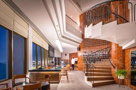 Image of JA Lake View Hotel, Dubai