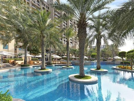 Fairmont The Palm - Luxury beachfront hotel with spa, near Marina Beach Fairmont The Palm – Luxury hotel in Dubai, United Arab Emirates