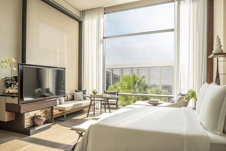 Four Seasons Hotel Bangkok at Chao Phraya River - Luxury hotel with full-service spa, connected to the convention center, near ICONSIAM Four Seasons Hotel Bangkok at Chao Phraya River – Luxury hotel in Bangkok, Thailand
