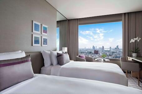 Avani+ Riverside Bangkok Hotel - Luxury hotel with outdoor pool, connected to a shopping center, near Asiatique The Riverfront Avani+ Riverside Bangkok Hotel – Luxury hotel in Bangkok, Thailand