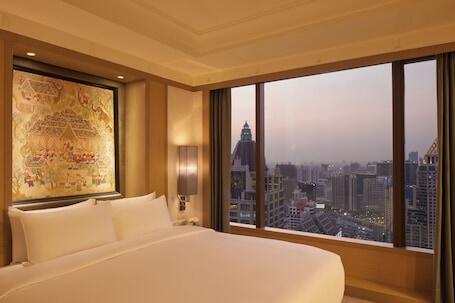 Banyan Tree Bangkok - Luxury hotel with spa, near Lumphini Park Banyan Tree Bangkok – Luxury hotel in Bangkok, Thailand