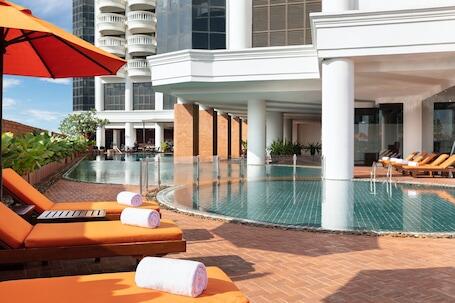 Tower Club at lebua - Luxury hotel with 5 restaurants, near Sri Maha Mariamman Temple Tower Club at lebua – Luxury hotel in Bangkok, Thailand
