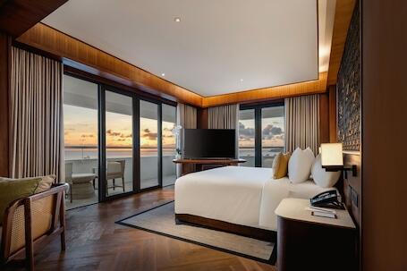 Bali Beach Hotel - Luxury beachfront hotel with outdoor pool, near Sanur Beach Bali Beach Hotel – Luxury hotel in Denpasar, Indonesia