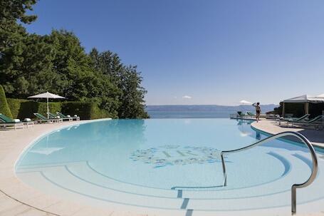 Hôtel Royal - Lakefront hotel in Evian-les-Bains with golf course and spa  Hôtel Royal – Luxury hotel in Evian-les-Bains, Switzerland