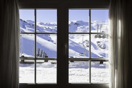 Hotel Vincci Selección Rumaykiyya - Ski-in/ski-out hotel with free ski shuttle, near Sierra Nevada Ski Resort  Hotel Vincci Selección Rumaykiyya – Luxury hotel in Monachil, Spain