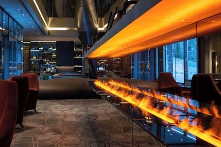 Hilton Porto Gaia - Luxury hotel with spa, near Gaia Cable Car  Hilton Porto Gaia – Luxury hotel in Vila Nova de Gaia, Portugal