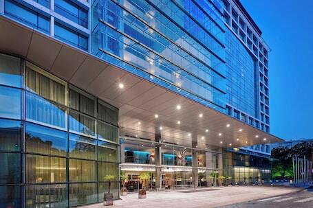 Sheraton Porto Hotel & Spa - Luxury hotel with 2 restaurants, near Porto Historic Center  Sheraton Porto Hotel & Spa – Luxury hotel in Porto, Portugal