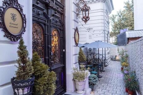 Conacul Coroanei Luxury Boutique Hotel - City-center hotel within easy reach of Palace of the Parliament  Conacul Coroanei Luxury Boutique Hotel – Luxury hotel in Bucharest, Romania