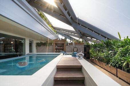 Hotel Eclat Beijing - Luxury hotel with restaurant, connected to a shopping center, near Sanlitun Road
 Hotel Eclat Beijing – Luxury hotel in Beijing, China