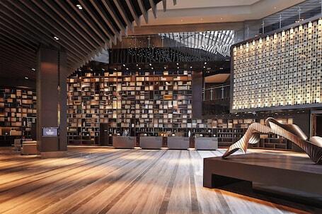 Renaissance Beijing Wangfujing Hotel - Luxury hotel with indoor pool, connected to a shopping center, near Forbidden City
 Renaissance Beijing Wangfujing Hotel – Luxury hotel in Beijing, China