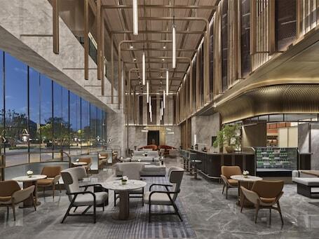 Hilton Shanghai Greater Hongqiao - Luxury Shanghai hotel with indoor pool, connected to the convention center Hilton Shanghai Greater Hongqiao – Luxury hotel in Shanghai, China