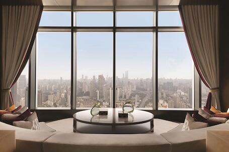 Jing An Shangri-La, Shanghai - Luxury hotel with full-service spa, connected to a shopping center, near Jing'an Temple
 Jing An Shangri-La, Shanghai – Luxury hotel in Shanghai, China