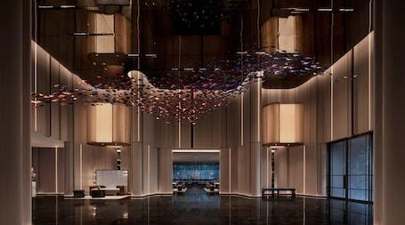 HUALUXE Shanghai Changfeng Park by IHG - Luxury hotel with indoor pool, connected to a shopping center, near Changfeng Ocean Park
 HUALUXE Shanghai Changfeng Park by IHG – Luxury hotel in Shanghai, China