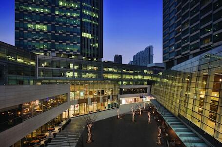 Kerry Hotel Pudong Shanghai - Luxury hotel with full-service spa, connected to a shopping center, near Century Park
 Kerry Hotel Pudong Shanghai – Luxury hotel in Shanghai, China