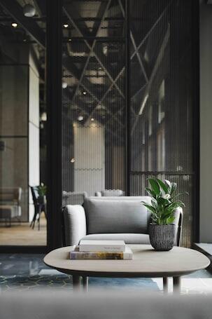 Artyzen Habitat Hongqiao Shanghai - Luxury hotel with restaurant, connected to a shopping center, near Caohejing Hi-Tech Park
 Artyzen Habitat Hongqiao Shanghai – Luxury hotel in Shanghai, China