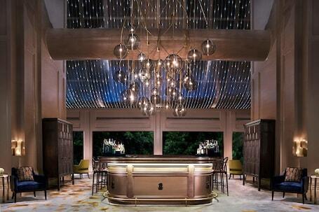 The Portman Ritz-Carlton, Shanghai - Luxury hotel with outdoor pool, connected to the convention center, near Jing'an Temple
 The Portman Ritz-Carlton, Shanghai – Luxury hotel in Shanghai, China
