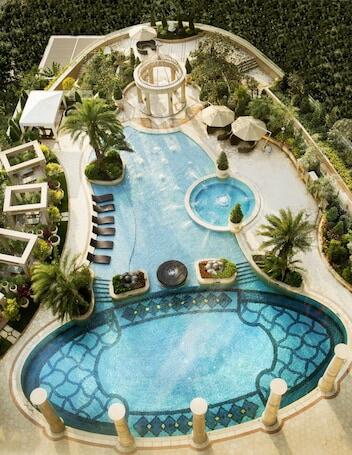 The Langham, Shenzhen - Luxury hotel with full-service spa, connected to a shopping center, near Splendid China Folk Village
 The Langham, Shenzhen – Luxury hotel in Shenzhen, China