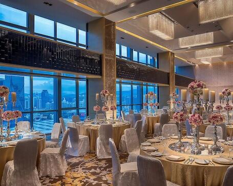 Four Seasons Hotel Shenzhen - Luxury Shenzhen hotel with full-service spa, connected to the convention center Four Seasons Hotel Shenzhen – Luxury hotel in Shenzhen, China