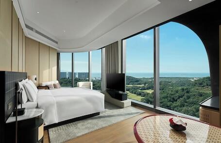 HUALUXE Shenzhen Bao'an by IHG - Luxury hotel in Shenzhen with indoor pool and bar/lounge  HUALUXE Shenzhen Bao'an by IHG – Luxury hotel in Shenzhen, China
