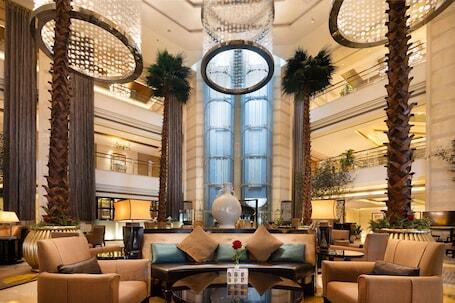 Baolilai International Hotel Shenzhen - Luxury hotel with indoor pool, connected to a shopping center, near Fenghuang Mountain
 Baolilai International Hotel Shenzhen – Luxury hotel in Shenzhen, China