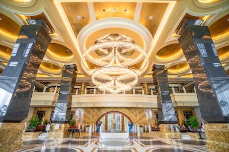 Sheraton Shenzhen Futian Hotel - Luxury hotel with indoor pool, connected to the convention center, near Shenzhen Convention and Exhibition Center
 Sheraton Shenzhen Futian Hotel – Luxury hotel in Shenzhen, China