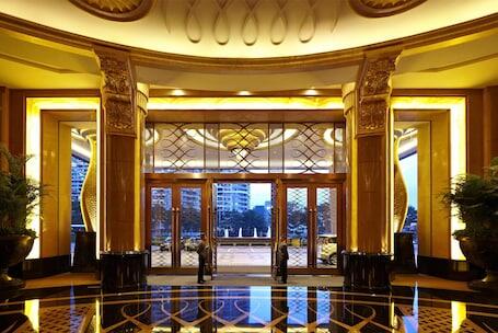 Kempinski Hotel Shenzhen China - Luxury Shenzhen hotel with indoor pool, connected to a shopping center Kempinski Hotel Shenzhen China – Luxury hotel in Shenzhen, China