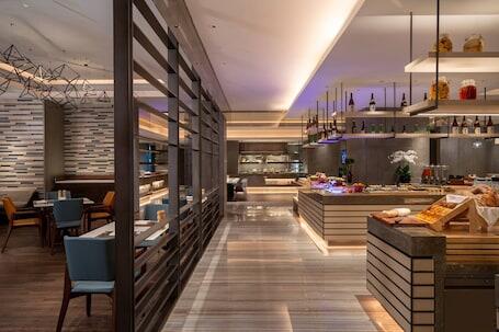 Renaissance Shenzhen Luohu Hotel - Luxury hotel with restaurant, connected to a shopping center, near Dongmen Pedestrian Street
 Renaissance Shenzhen Luohu Hotel – Luxury hotel in Shenzhen, China