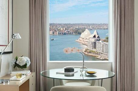 Sydney Harbour Marriott Hotel at Circular Quay - Luxury hotel with 2 bars/lounges, near Circular Quay  Sydney Harbour Marriott Hotel at Circular Quay – Luxury hotel in Sydney, Australia