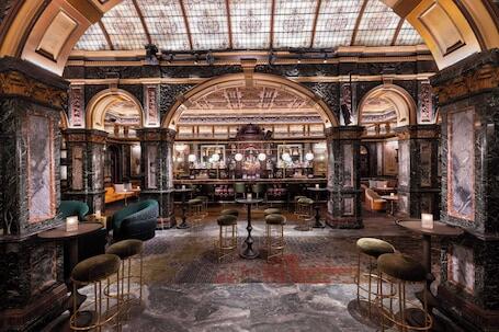 Hilton Sydney - Luxury hotel with 3 bars/lounges, near The Galeries  Hilton Sydney – Luxury hotel in Sydney, Australia