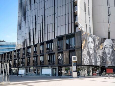 Peppers Docklands Melbourne - Luxury hotel with restaurant, near Marvel Stadium  Peppers Docklands Melbourne – Luxury hotel in Docklands, Australia