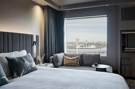 Pullman Melbourne on the Park - Luxury hotel with outdoor pool, near Melbourne Cricket Ground  Pullman Melbourne on the Park – Luxury hotel in East Melbourne, Australia