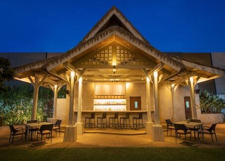 Radisson Blu Cebu - Luxury hotel with full-service spa, connected to a shopping center, near SM City Cebu
 Radisson Blu Cebu – Luxury hotel in Cebu City, Philippines