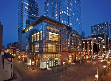 Four Seasons Hotel Toronto - Family-friendly hotel with spa, near University of Toronto - St. George Campus  Four Seasons Hotel Toronto – Luxury hotel in Toronto, Canada